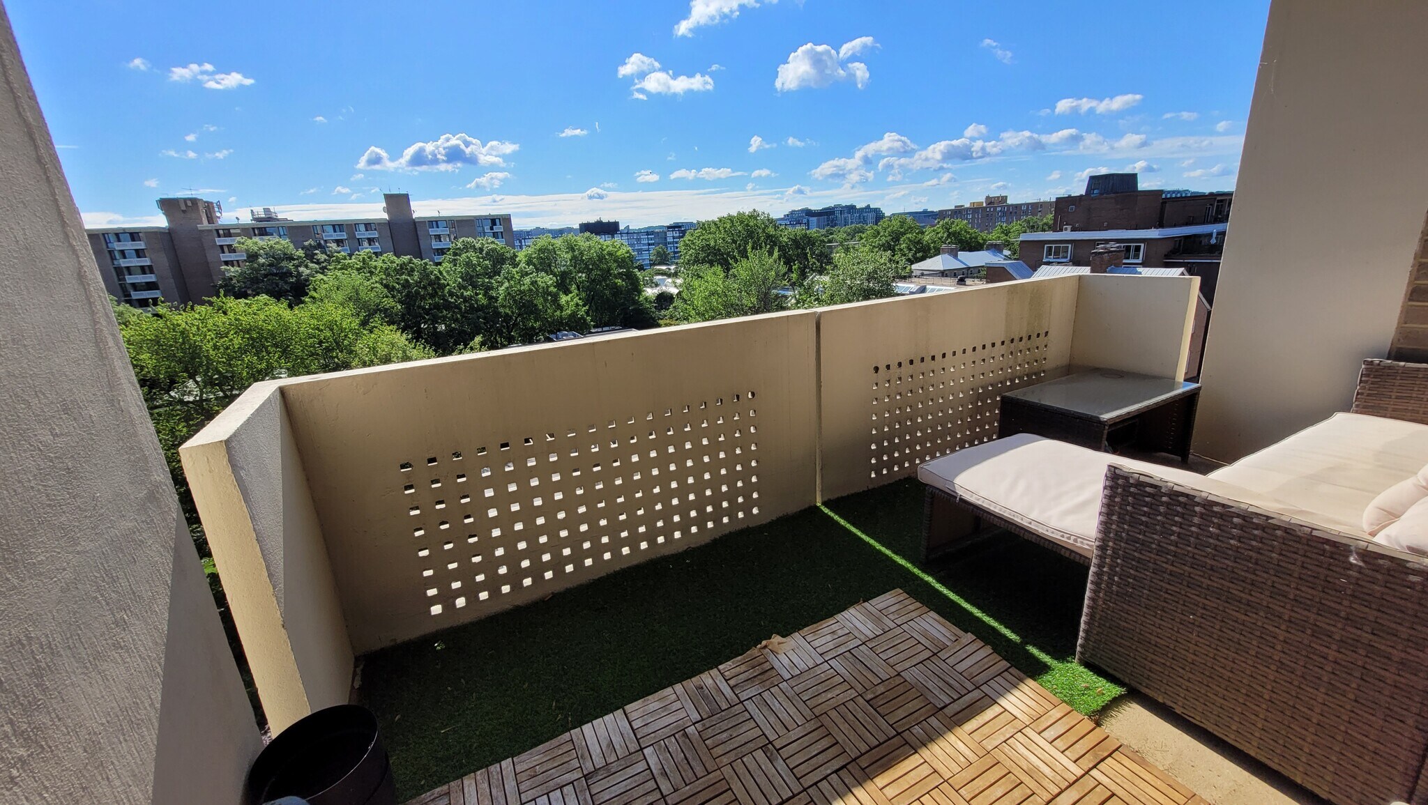 Large Balcony - 429 N St SW