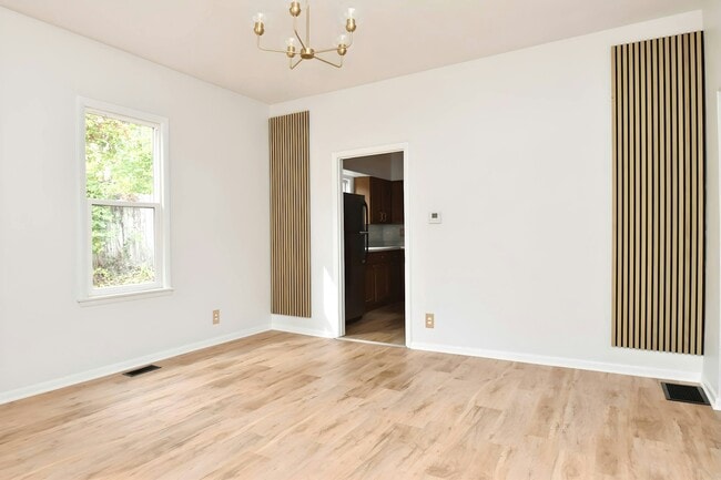 Building Photo - 1431 E Rouse Ave