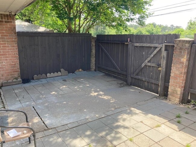 Building Photo - 5327 Pinewilde Dr