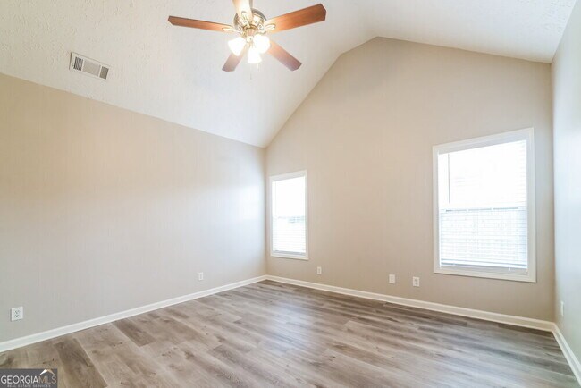Building Photo - 204 Lee Ct