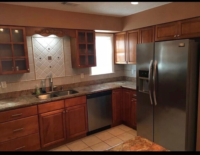 Building Photo - 3110 Kleinmann Ave