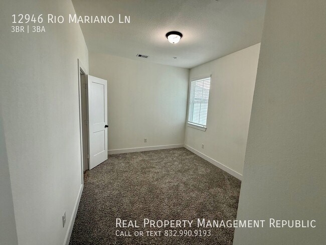 Building Photo - 12946 Rio Mariano Ln