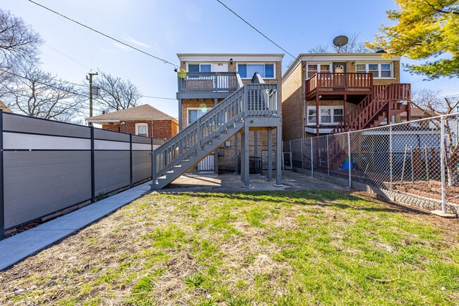 Building Photo - 4914 W 32nd Pl