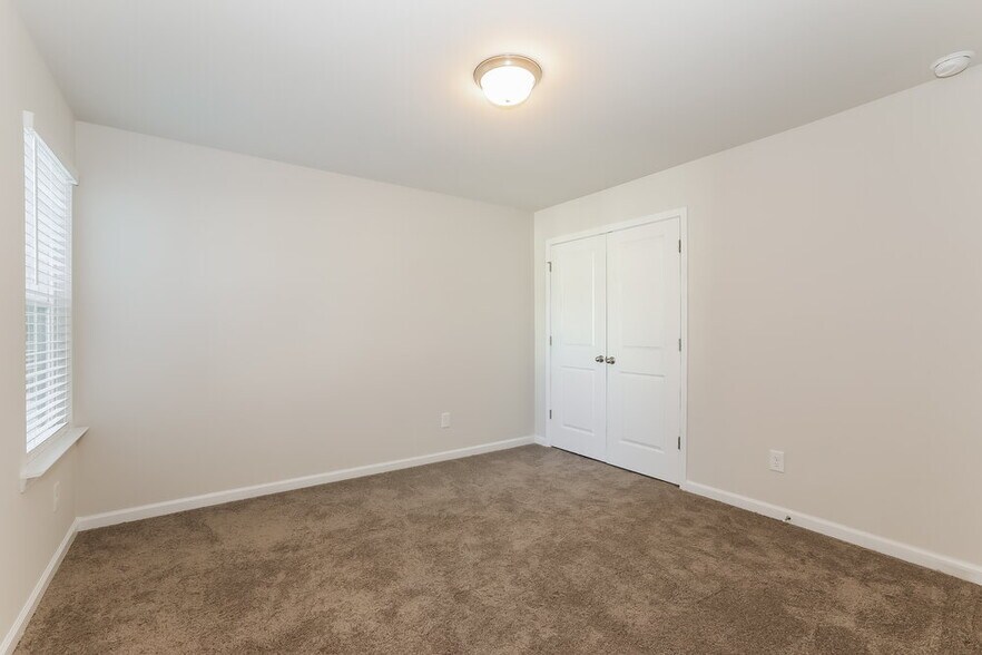 Building Photo - 1605 Villageside Ct