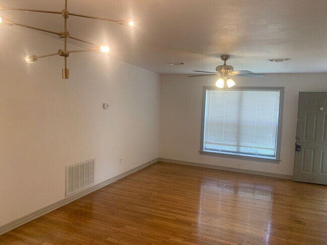 Building Photo - Pre Leasing for fall 2026! 2/1 in Tech Terrace