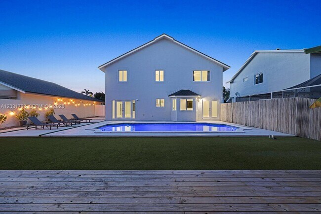 Building Photo - 9650 SW 9th Ct