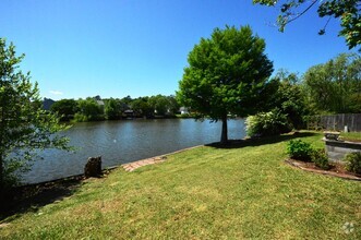 Building Photo - Lakefront Ranch in Virginia Beach!