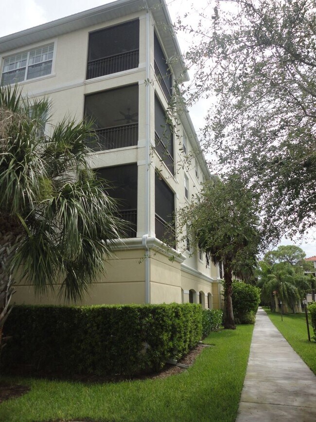 Building Photo - NEW PRICE! Venice Island 3BR/2BA 3rd Floor End Unit Condo
