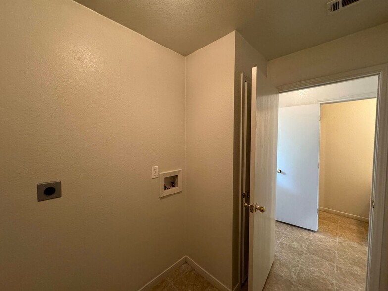 Building Photo - 404 Brittney Way