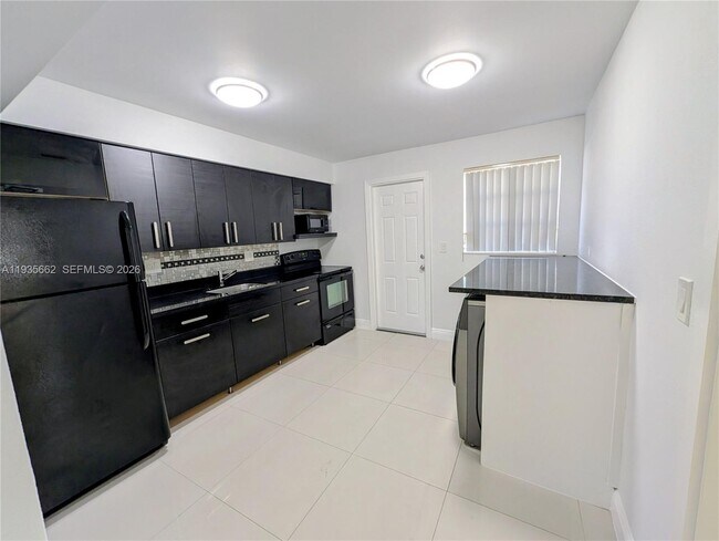 Building Photo - 512 SW 7th St