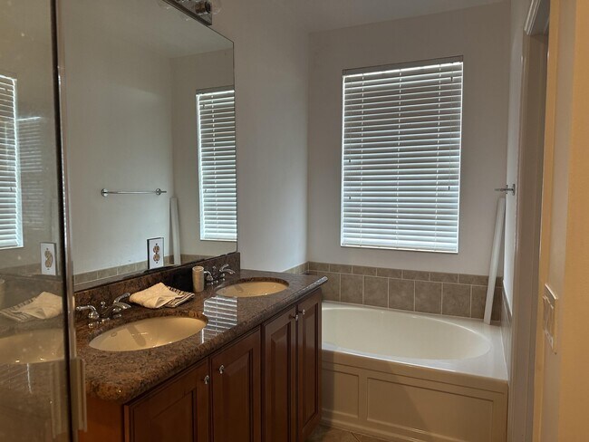 Building Photo - 132 Harbors Way