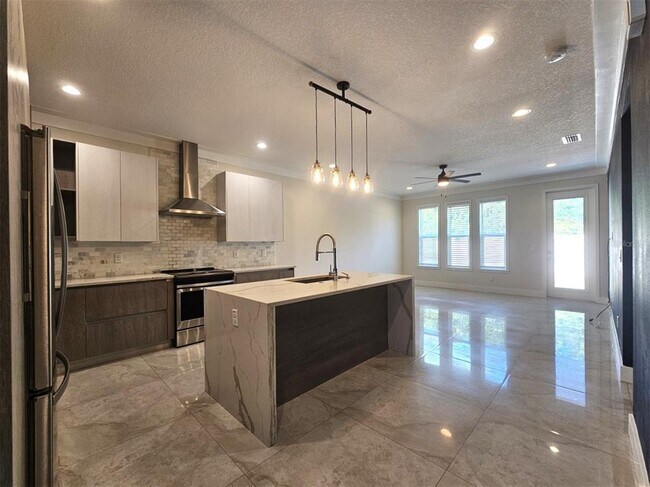 Building Photo - 4421 W Richardson Ave