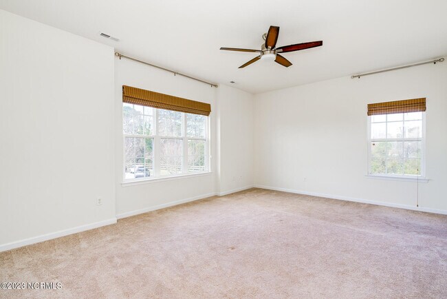 Building Photo - 101 E Point Estates Ct