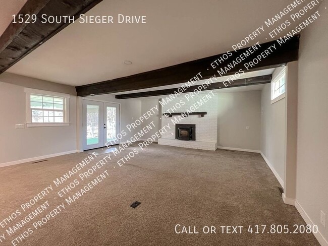 Building Photo - 1529 S Sieger Dr