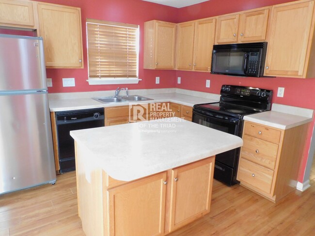 Building Photo - MOVE IN SPECIAL! Lovely End Unit 2BR/2.5BA...