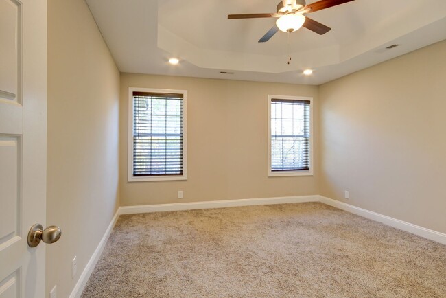 Building Photo - Pet Friendly Four Bedroom with Basement!