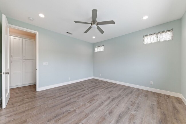 Building Photo - 1572 Coolcrest Ave