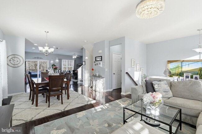 Building Photo - 9052 Isabel Ln