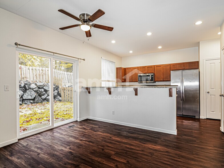 Building Photo - 748 Fenway Ln