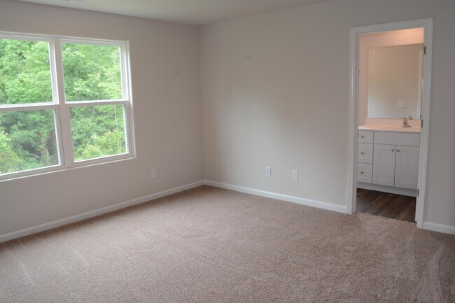 Building Photo - 248 Yorktown Ln