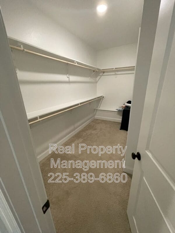 Building Photo - 6338 Lake Edge Dr