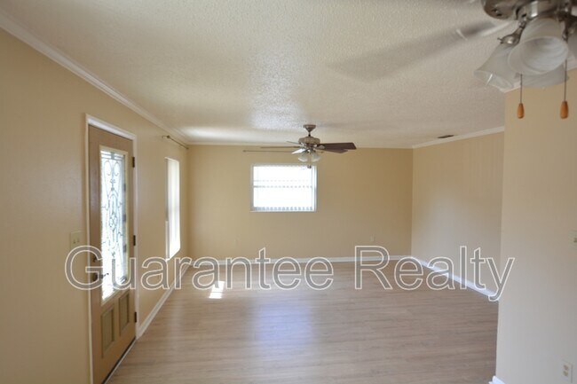 Building Photo - 541 Carey Pl