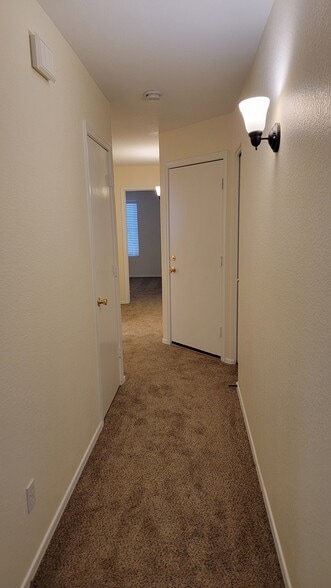 Building Photo - 818 E Monteleone St