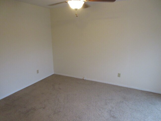 Building Photo - 428