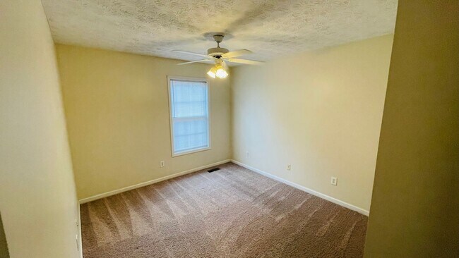 Building Photo - 2428 E University Dr