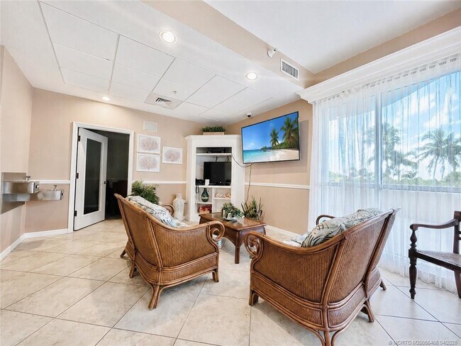 Building Photo - 5051 N Hwy A1A