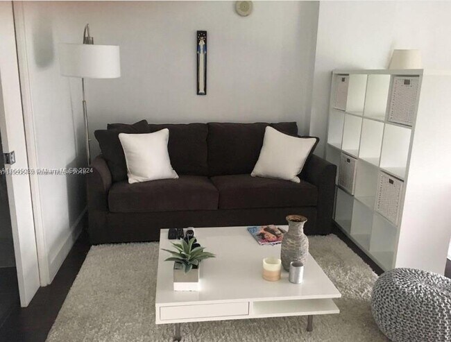 Building Photo - 3451 NE 1st Ave