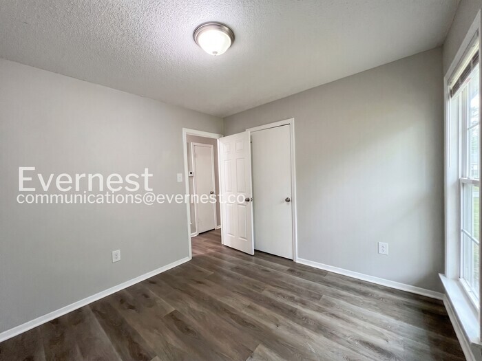 Building Photo - 6445 Collinwood Rd