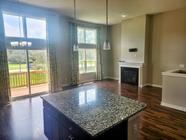 Building Photo - 7874 Cottonwood Ln
