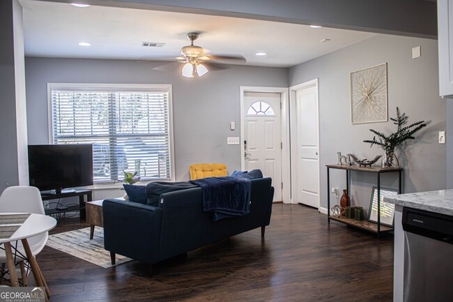 Building Photo - 444 Sunset Ave NW