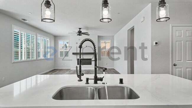 Building Photo - Unit