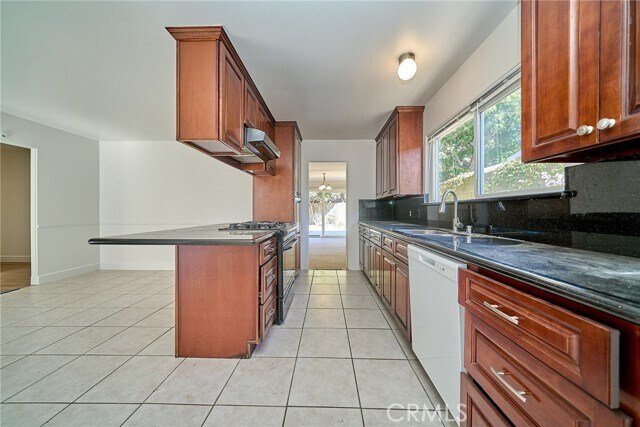 Building Photo - 27916 Alvarez Dr