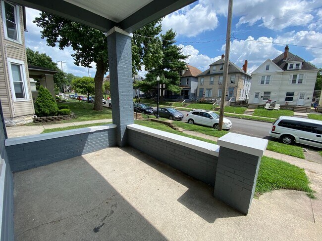 Building Photo - E Woodruff Ave 66-68 RGI