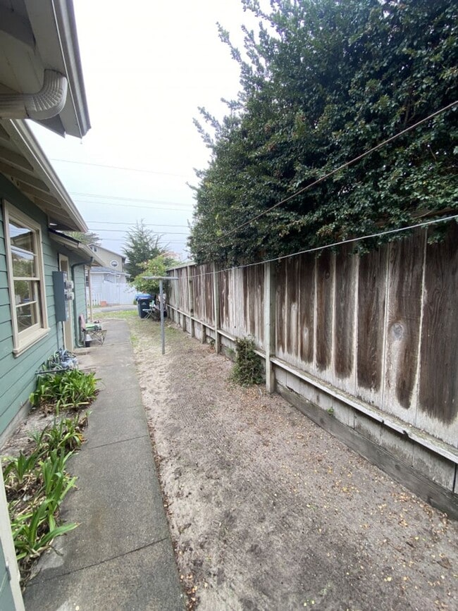 Building Photo - 635 Gibson Ave