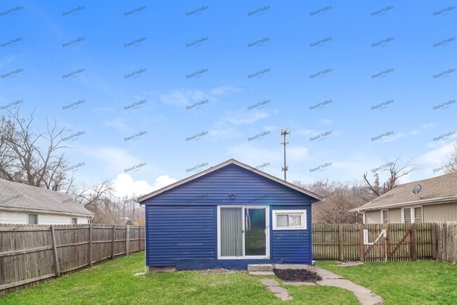 Building Photo - 9142 E Shope Ave