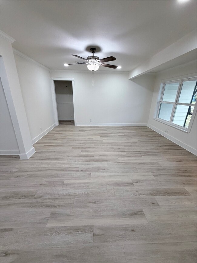 Building Photo - 5451 Oriole St