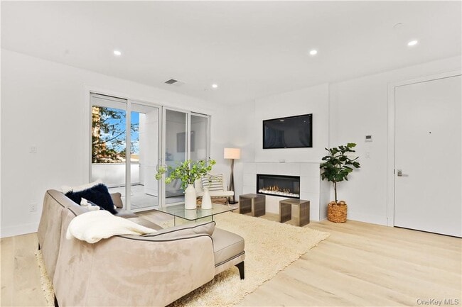 Building Photo - 145 Library Ln