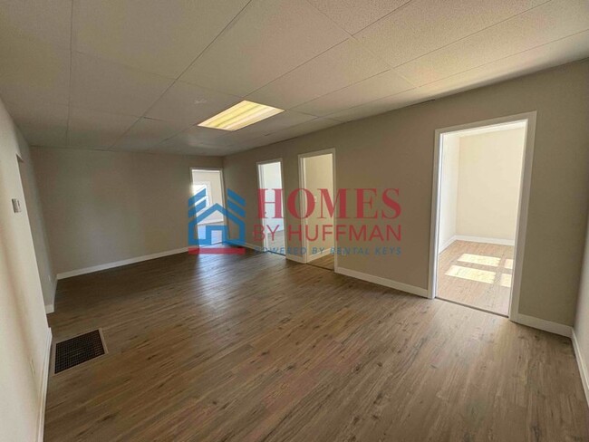 Building Photo - Four Bedroom House | Move In Ready