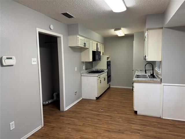Building Photo - 10422 Castlerock Dr