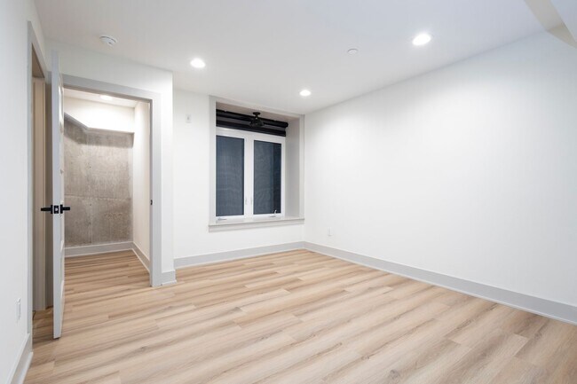 Building Photo - Your Next Home Awaits – Spacious & Beautiful Apartment in North Philadelphia!
