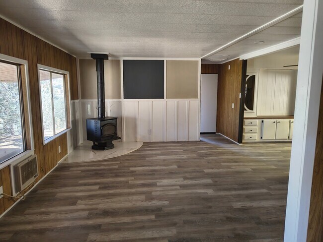 Building Photo - 35468 E Kings Canyon Rd