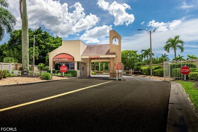 Building Photo - 1828 Pine Valley Dr