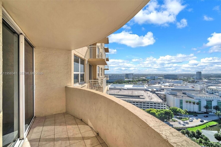 Building Photo - 19501 W Country Club Dr