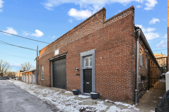 Primary Photo - 404 Grindall St