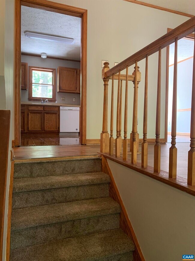 Building Photo - 103 Cloverhill Ct