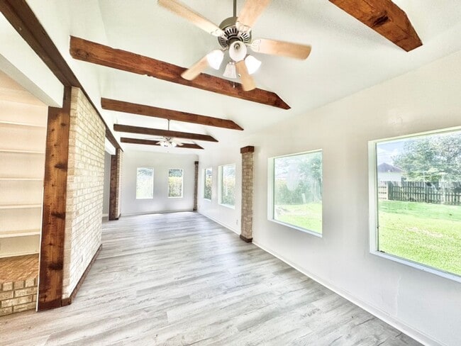 Building Photo - Beautiful 3BR/2BA Home with Sunroom, Formal Dining & Large Backyard
